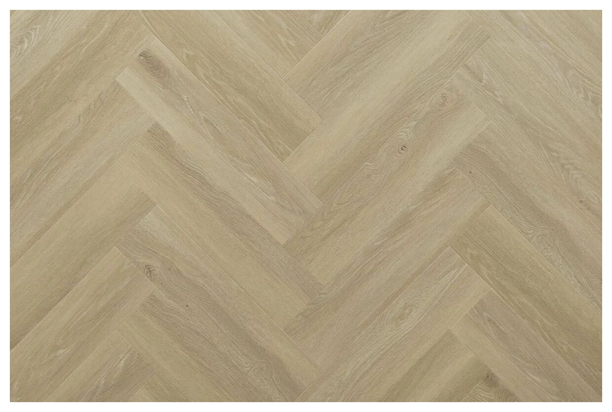 Jasny panel winylowy Amaron Herringbone EIR Acoustic Dab Johannes z wzorem jodełki i słojami drewna