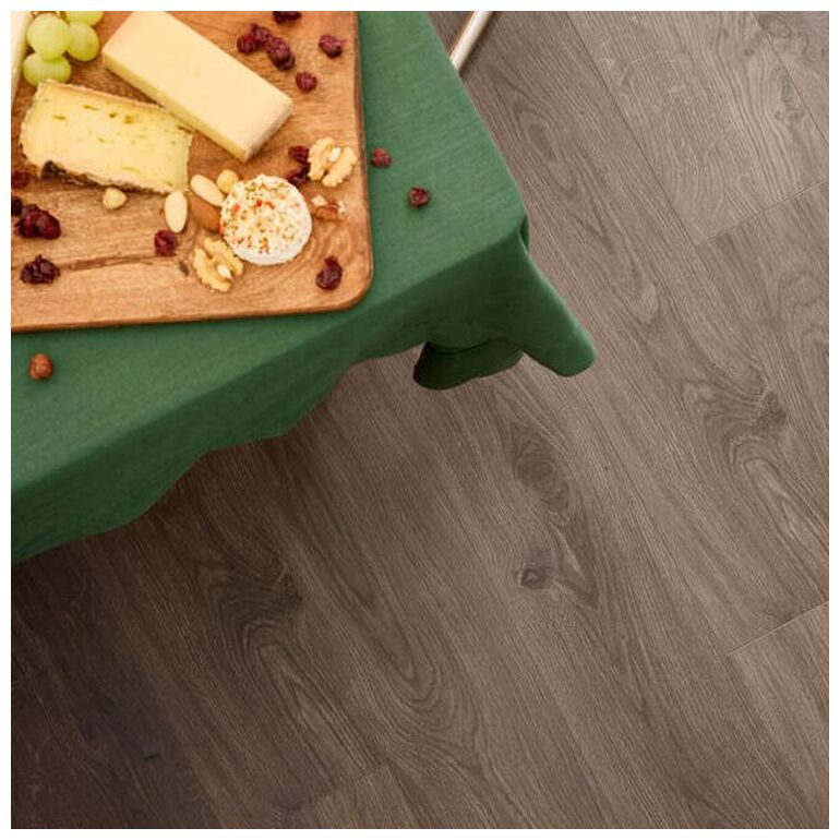 Ciemnobrązowe panele Gyant Dark Brown 62003071 z widocznymi słojami i czarnymi sękami - zdjęcie nr: 4