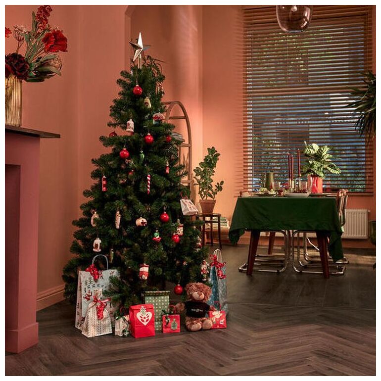 Panele laminowane Gyant Dark Brown 62002704 w układzie jodełki o ciepłym brązowym odcieniu - zdjęcie nr: 4