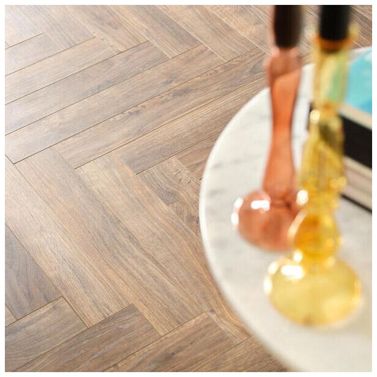 Panele laminowane Java Brown 62002719 jodełka w brązowym odcieniu z wyraźnym rysunkiem słojów - zdjęcie nr: 5