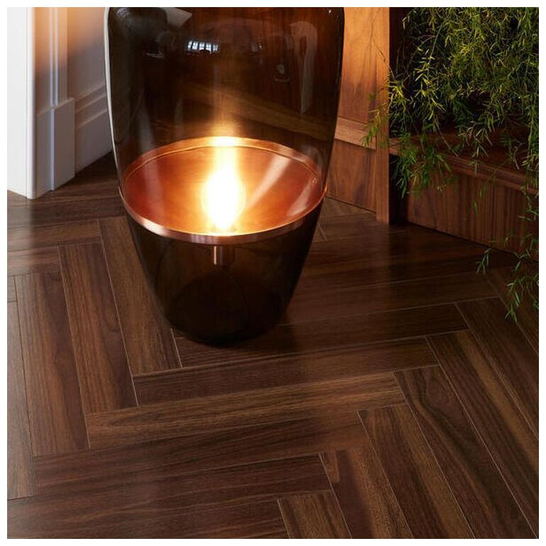 Ciemnobrązowy panel Walnut Brown 62002731 w jodełkę z matowym wykończeniem i wzorem drewna - zdjęcie nr: 5
